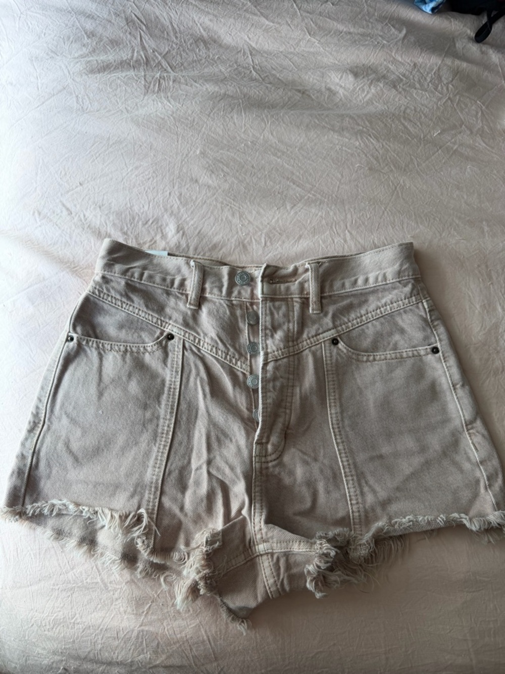 PacSun High-Waist Distressed Frayed Hem Shorts in Light pink